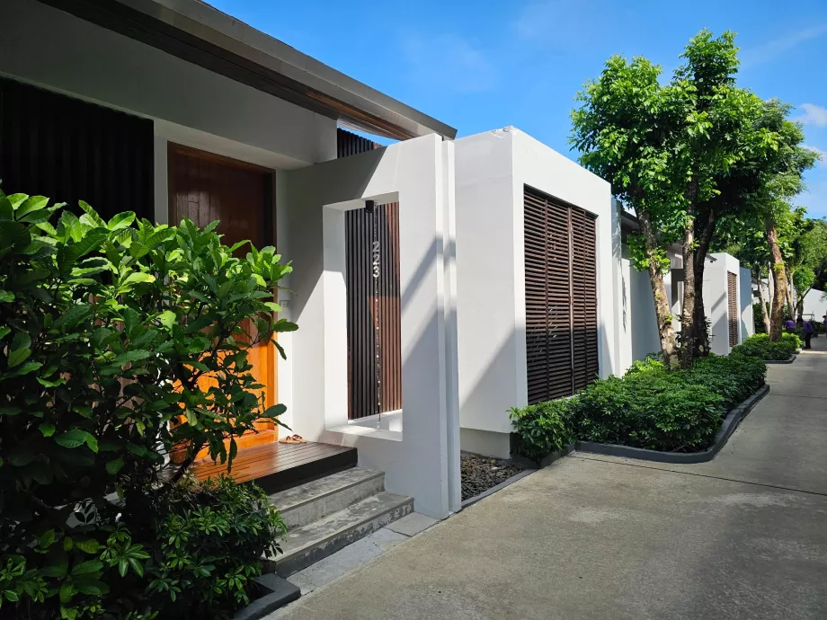 Vchody do súkromných víl s bazénom