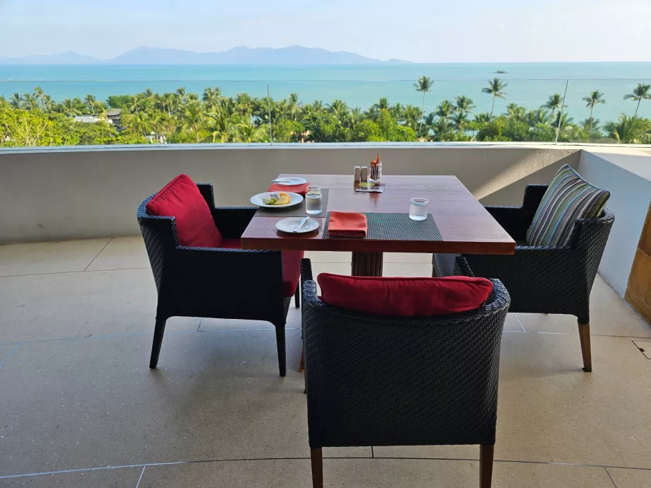 Raňajky - terasa s výhľadom