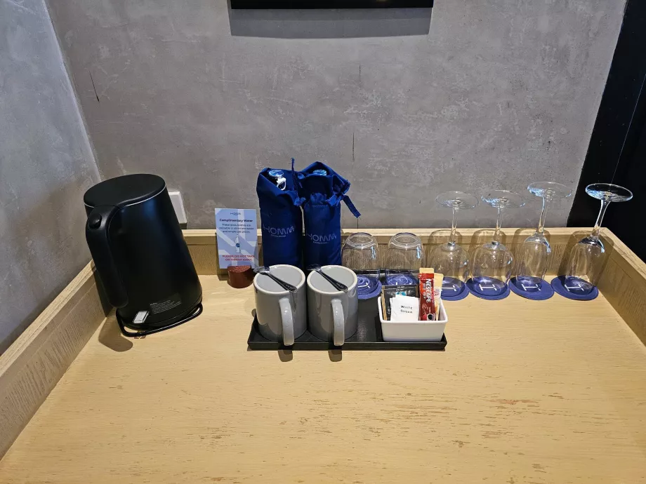 Voda a instantná káva/čaj zdarma