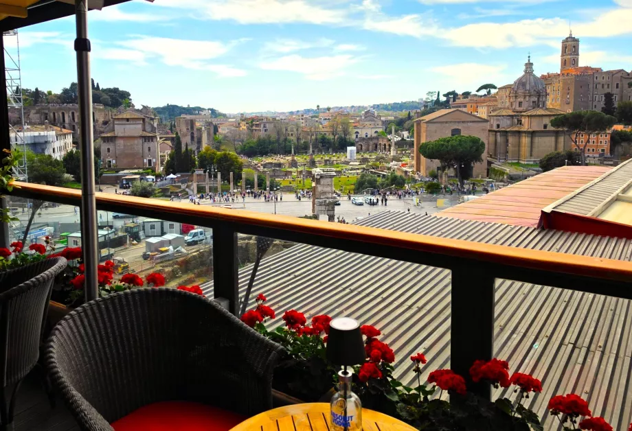 Pohľad na Forum Romanum z hotelovej reštaurácie