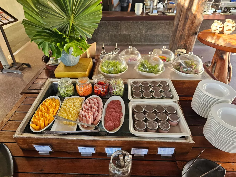 Raňajky - šunka, syr a zelenina