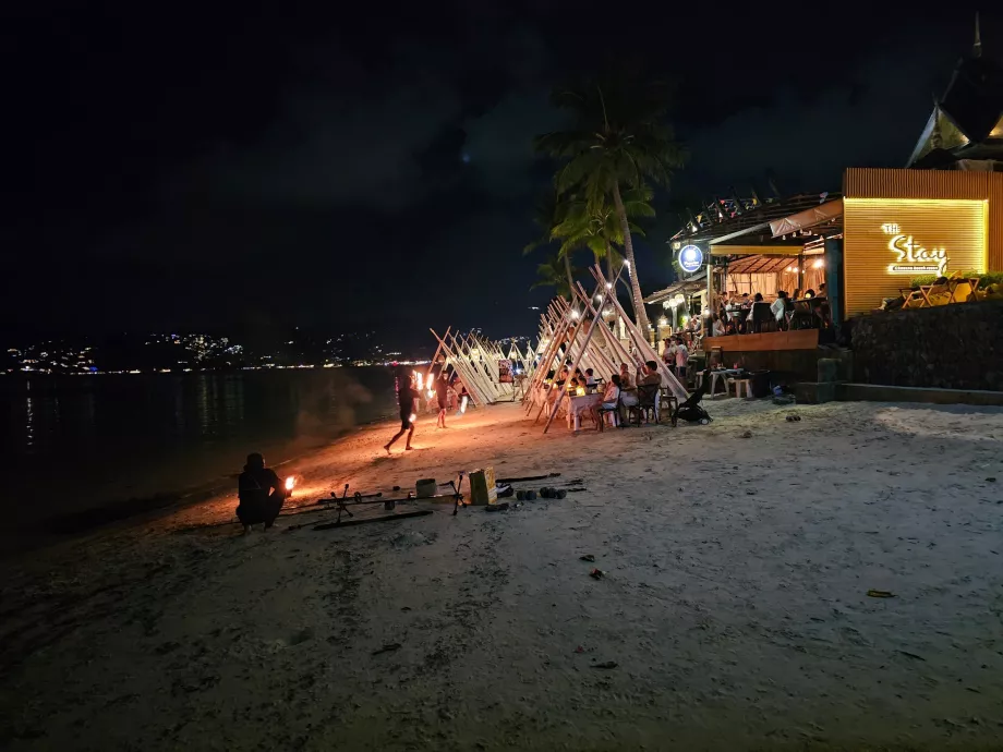 Ohňová šou na pláži Chaweng