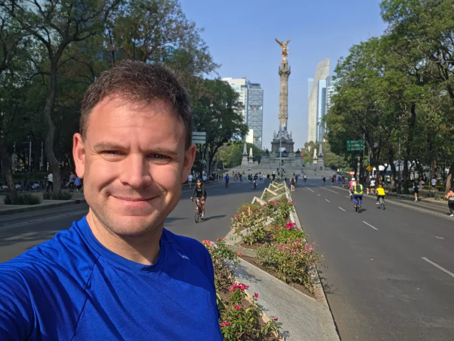 Nedeľný ranný beh ulicami mesta CDMX