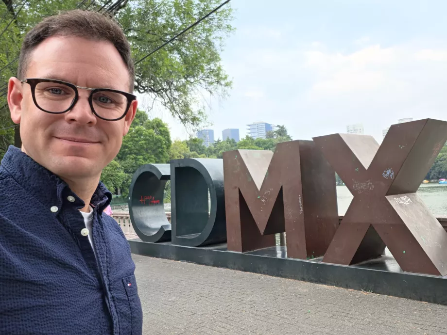 Ja pred nápisom "CDMX"