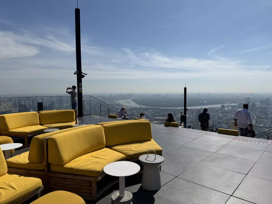 King Power Mahanakhon - pohľad na strechu