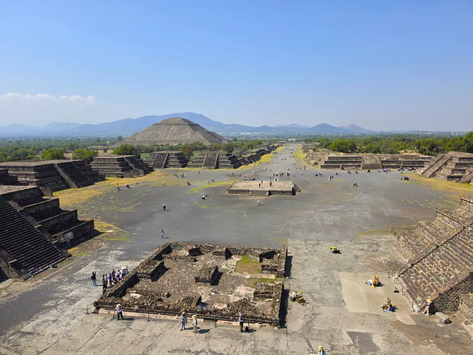 Pohľad na lokalitu z Mesačnej pyramídy