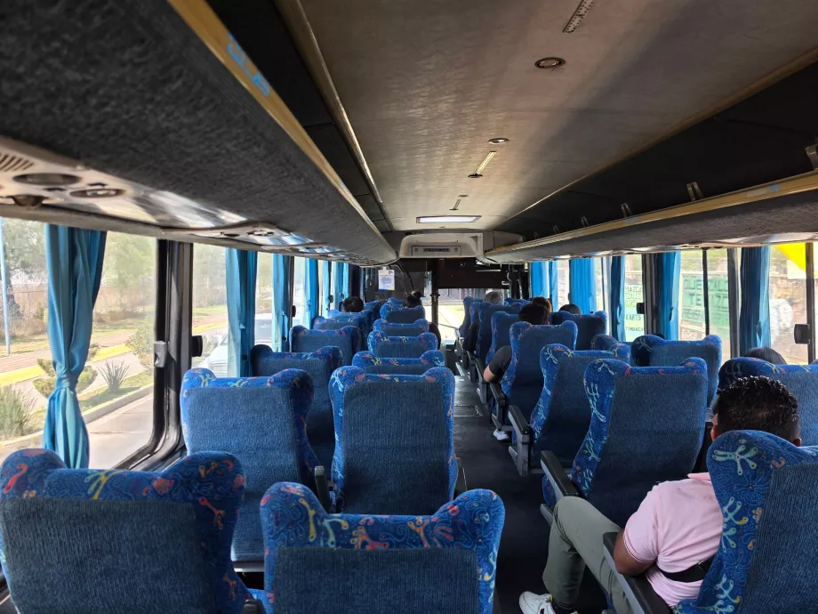 Interiér autobusu