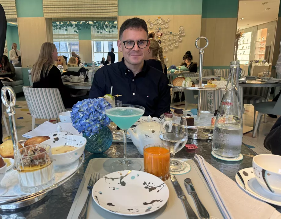 Ja na raňajkách u Tiffanyho