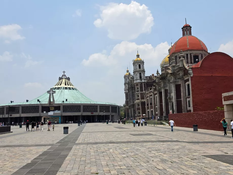 Námestie pred bazilikou Guadalupe