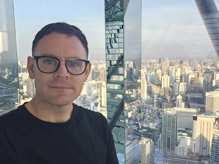 Akara Sky Hanuman - Ja v izbe Bangkok Reflexia