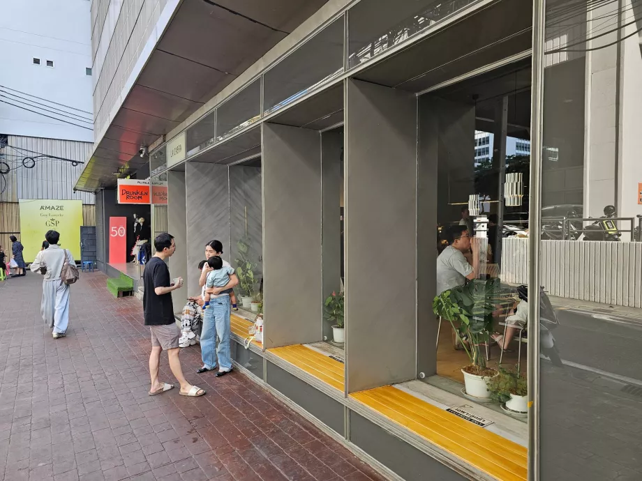 La Cabra, vonkajšie posedenie