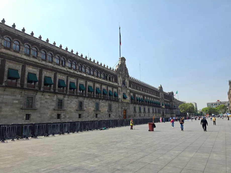 Námestie Zócalo, Palacio Nacional