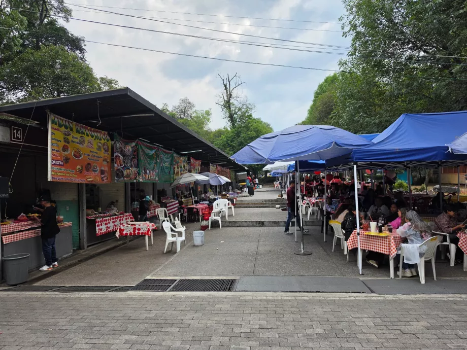 Bosque de Chapultepec, stánky s jedlom