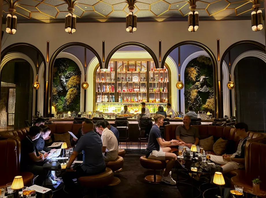 Interiér spoločenského klubu BKK