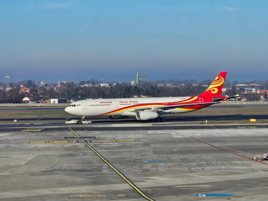 Airbus A330-300 Hainan Airlines v Prahe