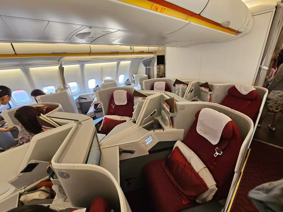 Dvojica sedadiel uprostred