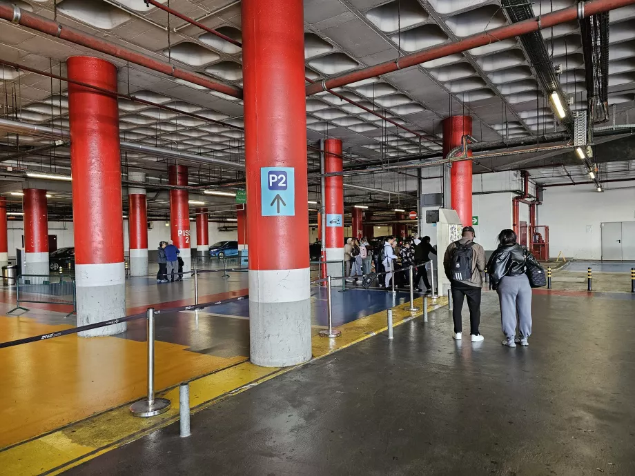 Parkovisko P2 - stanovište taxíkov Uber a Bolt