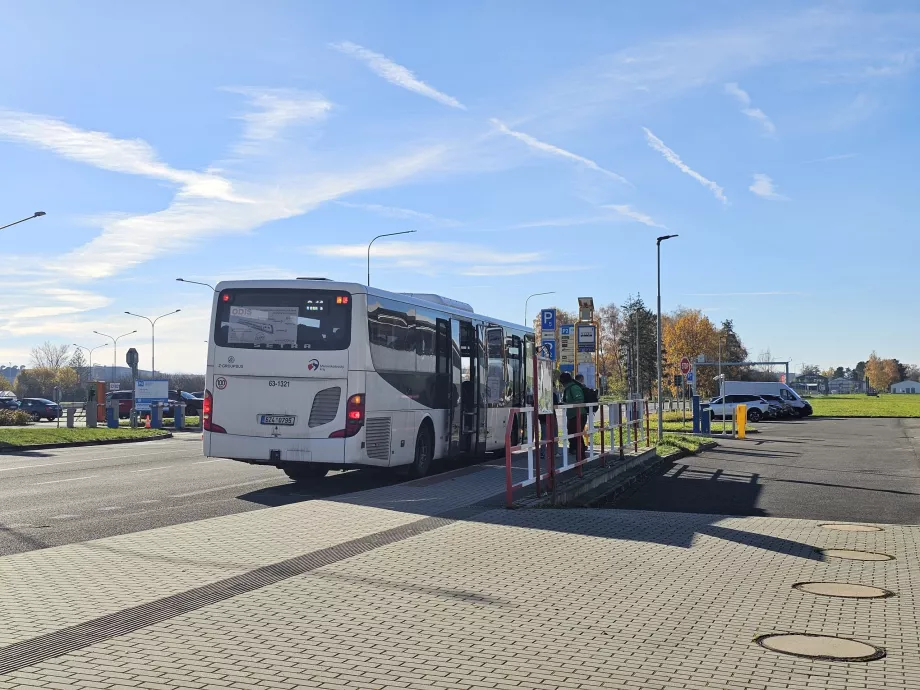 Autobusová zastávka smer Nový Jičín, Kopřivnice a ďalšie