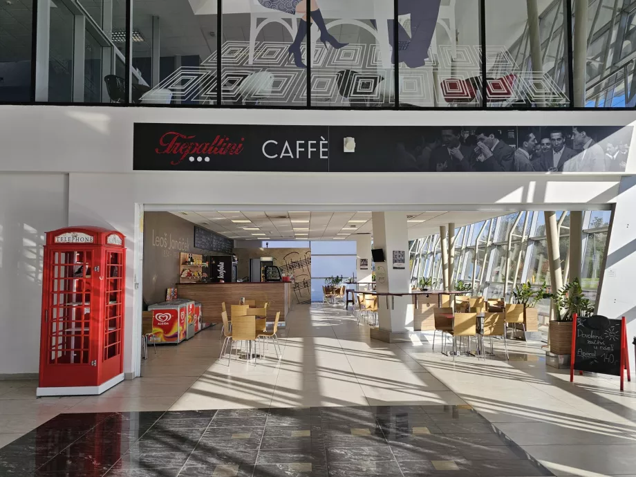 Kaviareň vo verejnej časti