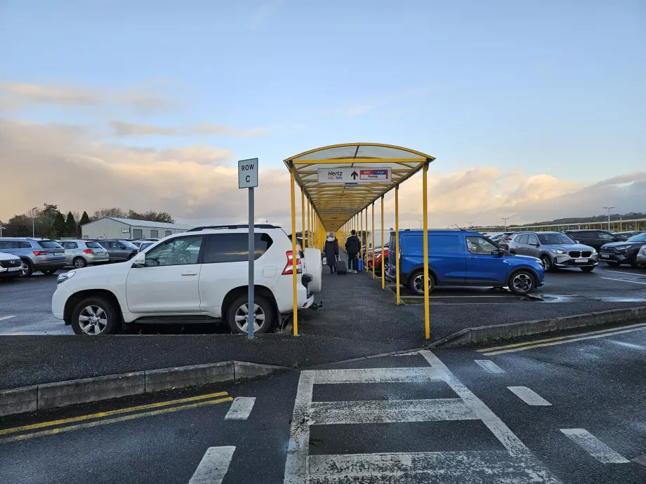 Pešia trasa k požičovniam áut