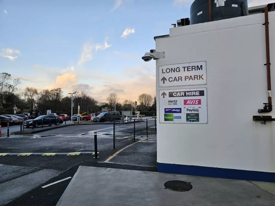 Pešia trasa k požičovniam áut