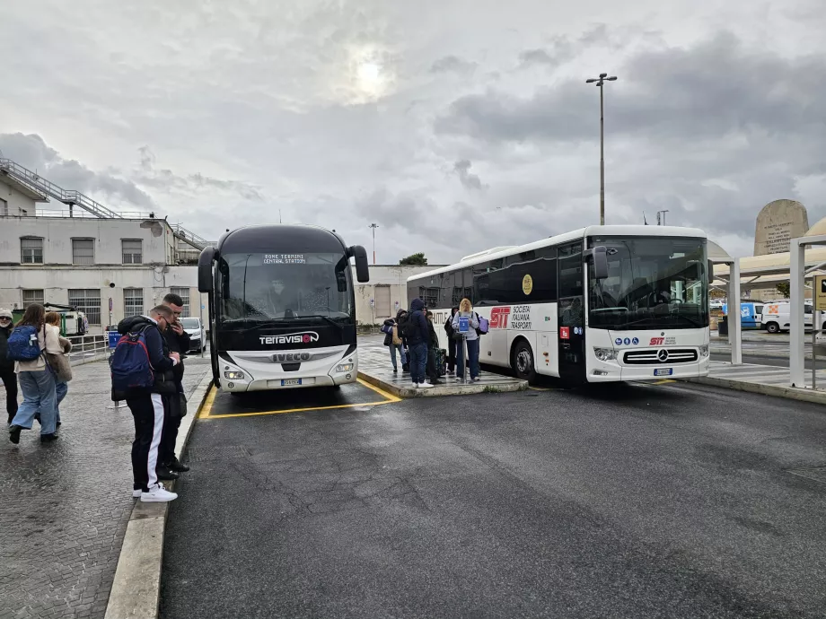 Zastávky expresných autobusov v smere na Roma Termini