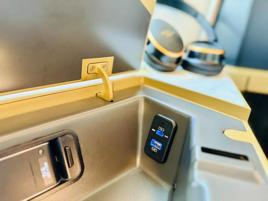 Zásuvky USB-C a USB-B na nabíjanie