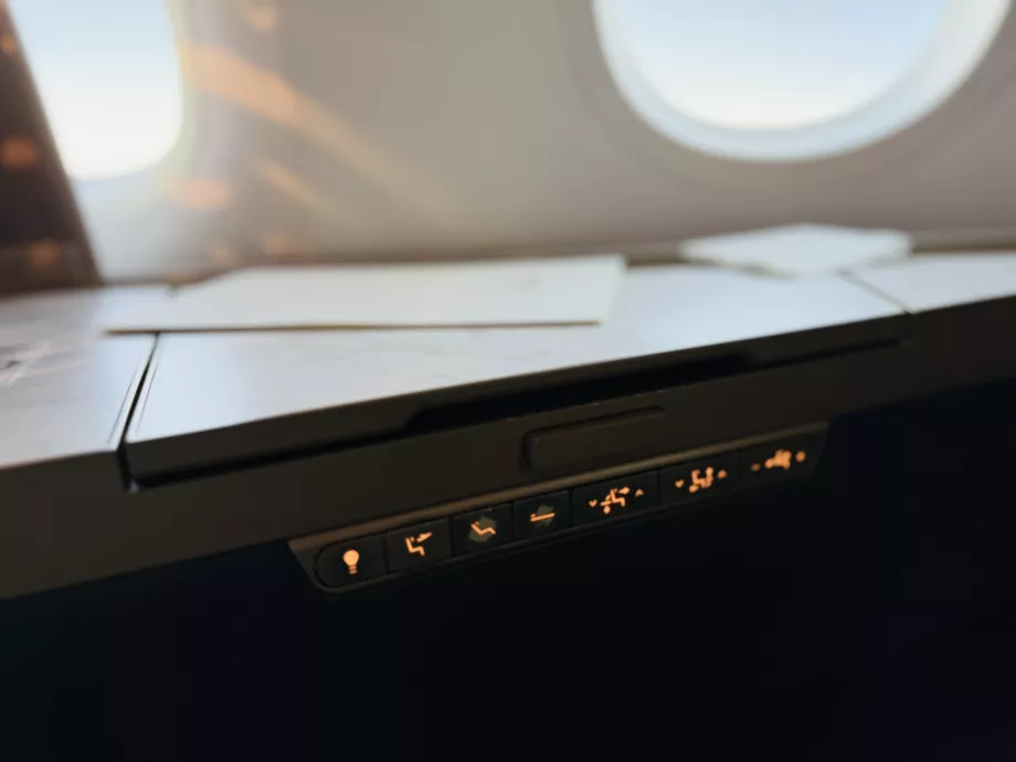 Ovládací panel pre sedadlo