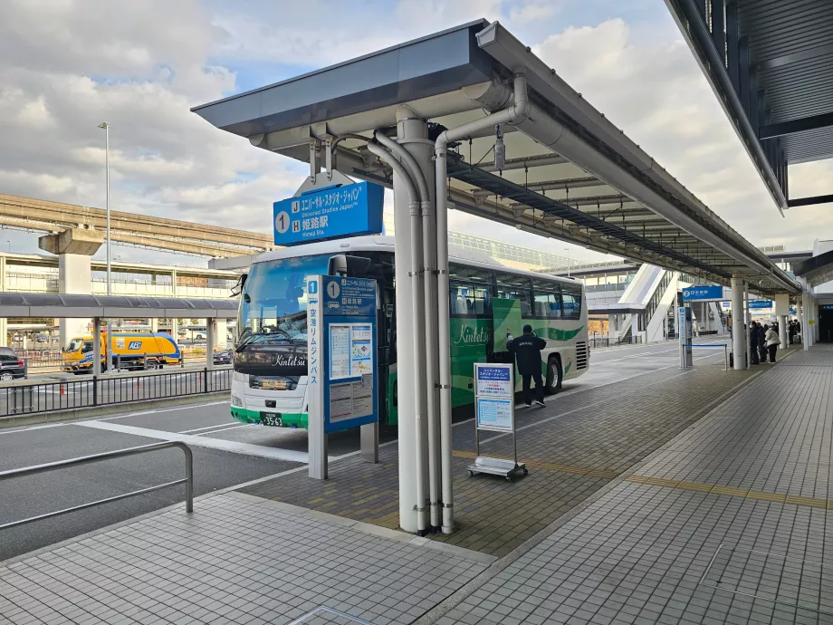 Autobus pred terminálom