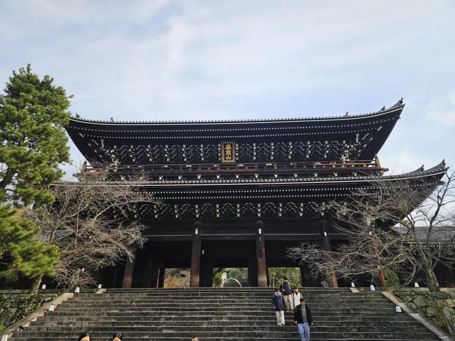 Chrám Čion-in, hlavná brána