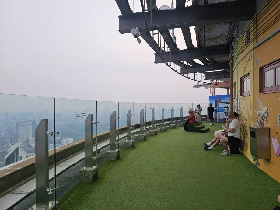 Vonkajšia terasa veže Menara
