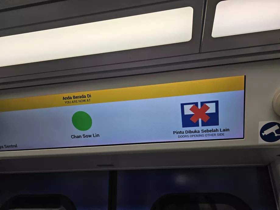 Infografika o tom, na ktorú stranu sa otvárajú dvere v metre