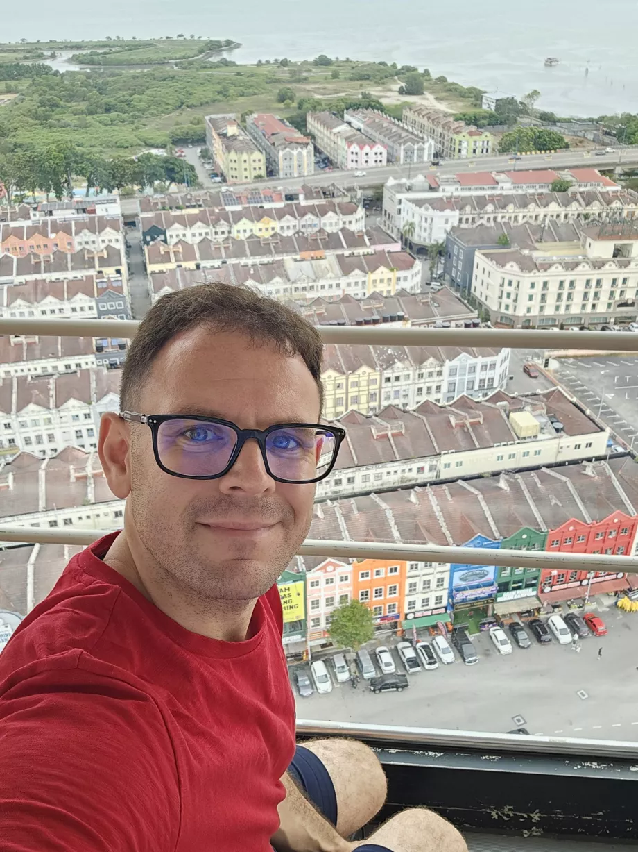 Ja na vyhliadkovej veži Taman Sari