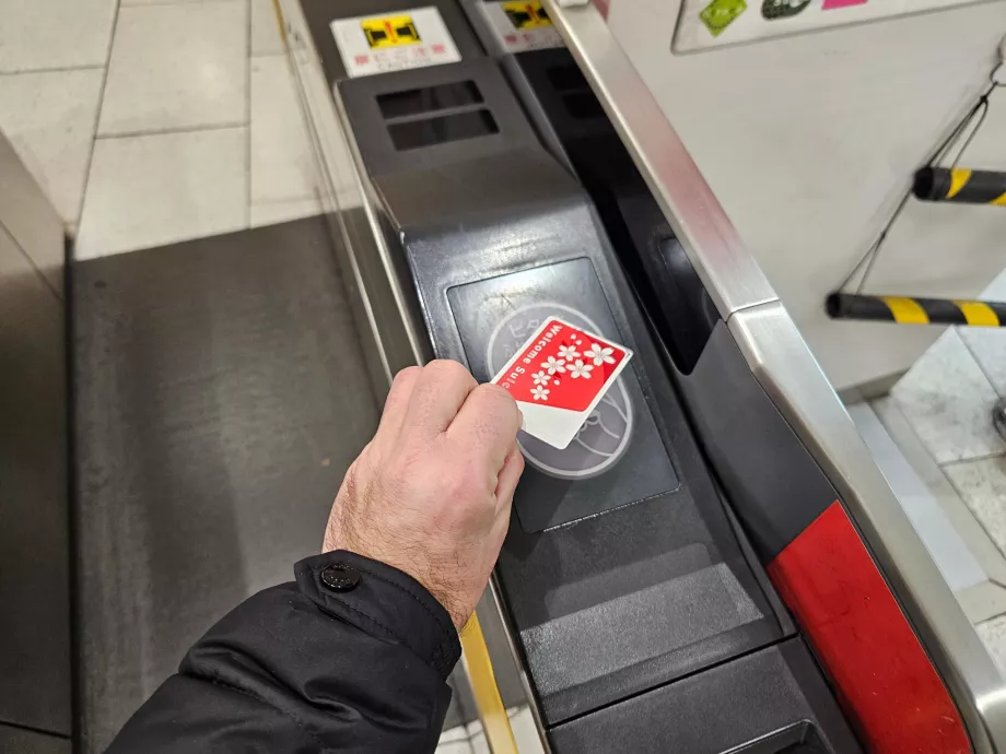 Platba cestovného kartou IC