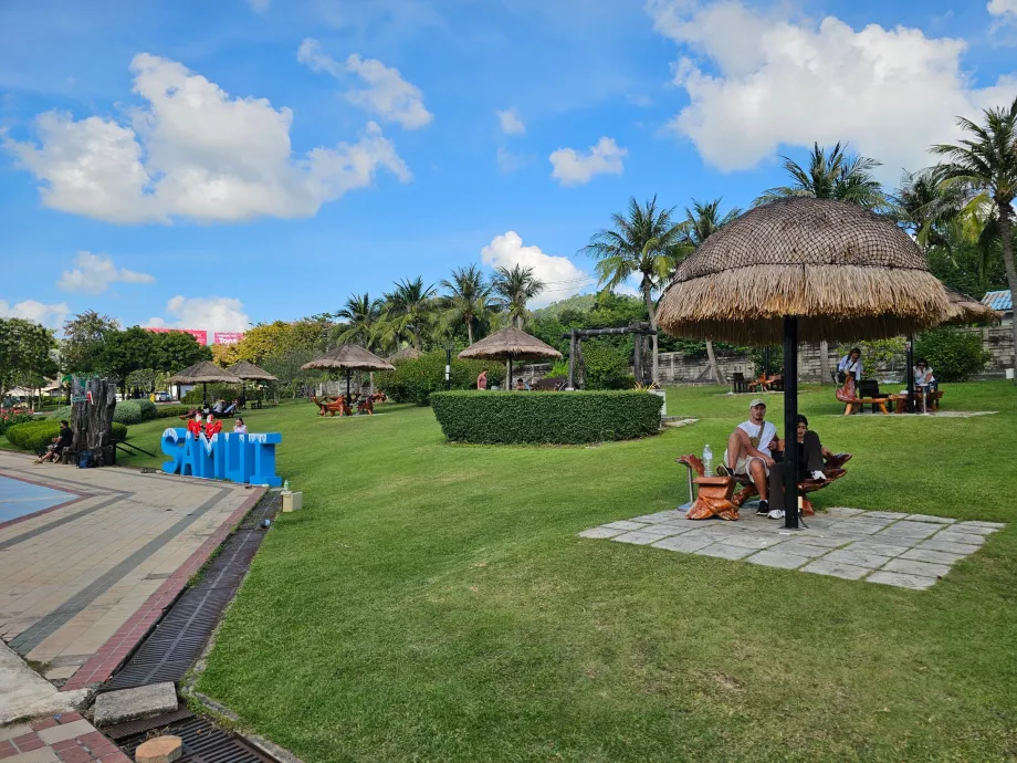 Altánky pred letiskom, verejná časť