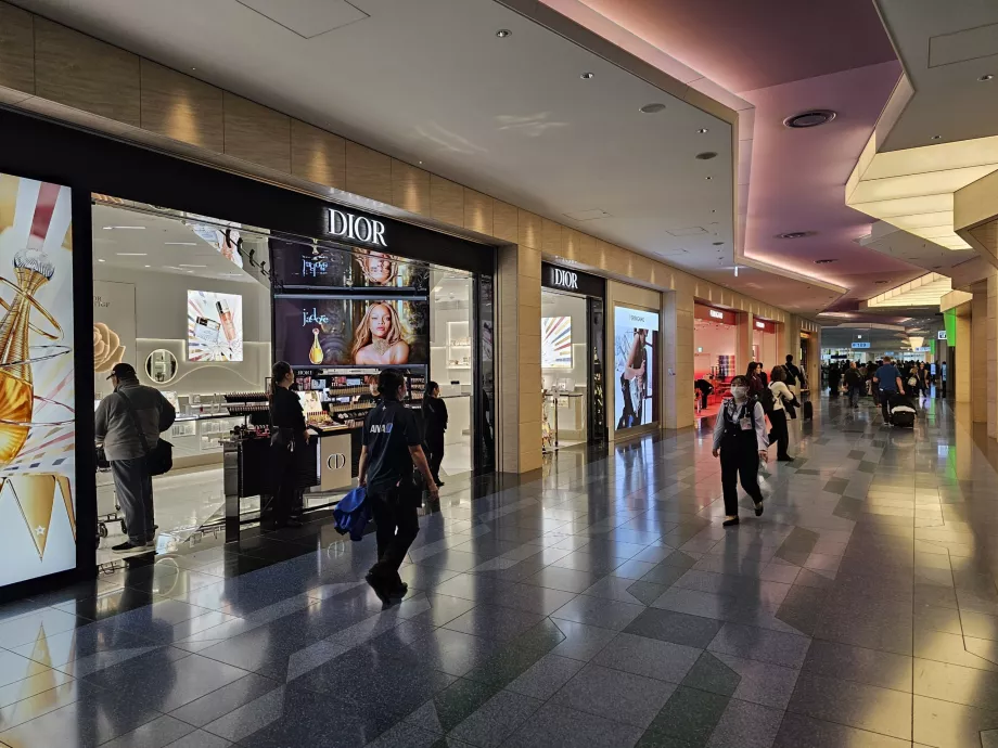 Obchody v tranzitnej zóne terminálu 3