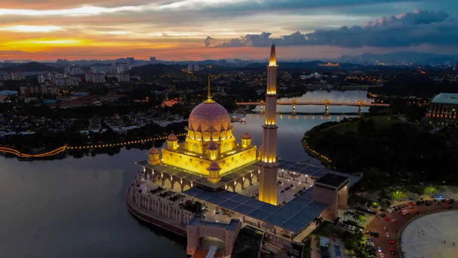 Putrajaya v noci