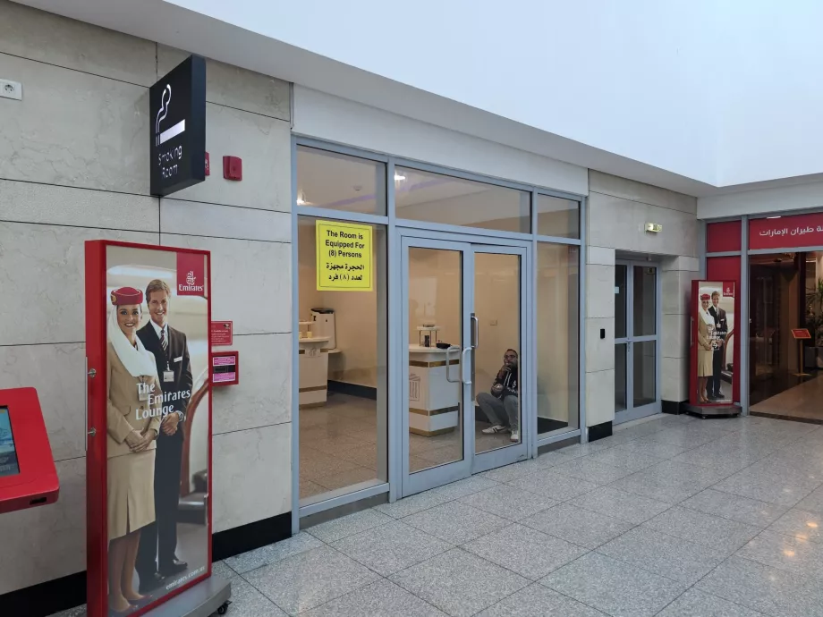 Fajčiarska miestnosť, tranzitná časť, terminál 2