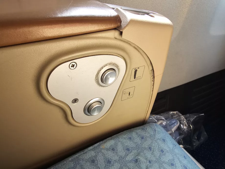 Ovládanie sedadla a opierky nôh