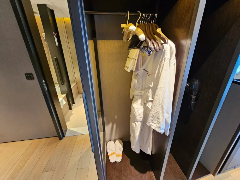 Župany, papuče a sušič vlasov