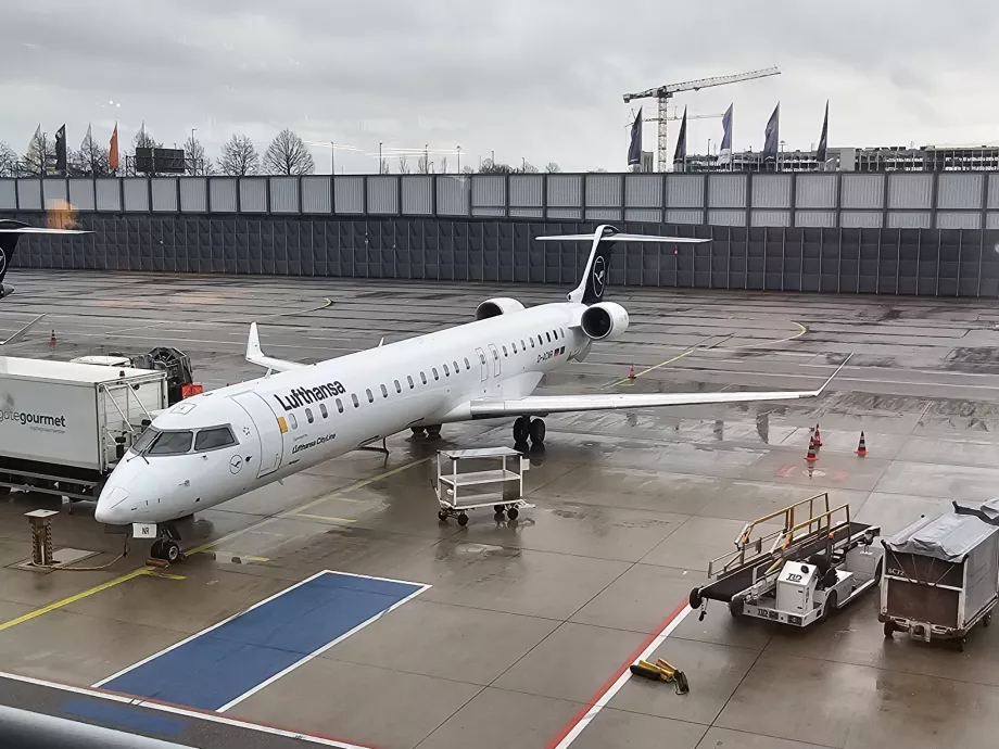 Moje lietadlo na tribúne v Mníchove