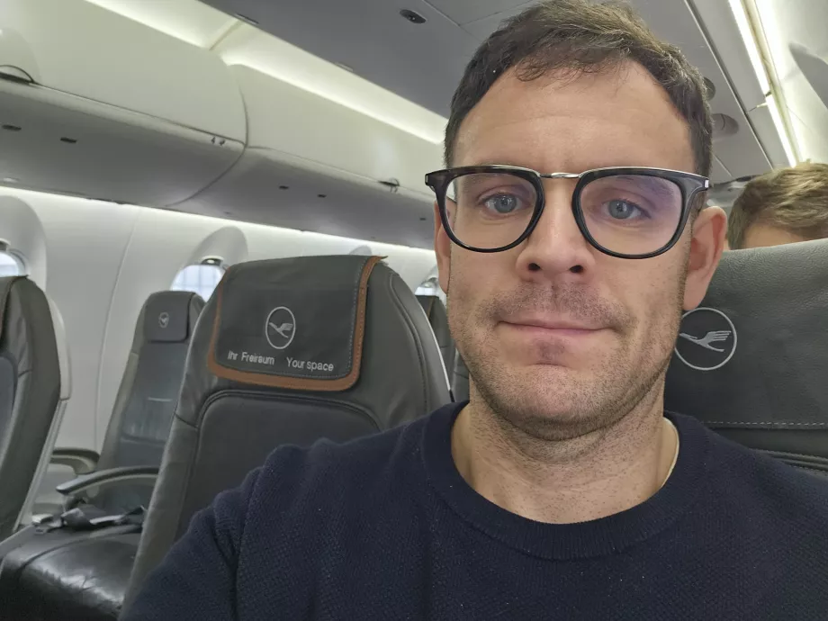 Ja a voľné miesto vedľa mňa