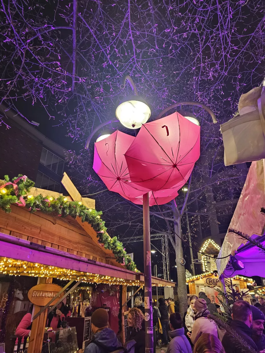 Weihnachtsmarkt Weiße-Lilie-Brunnen