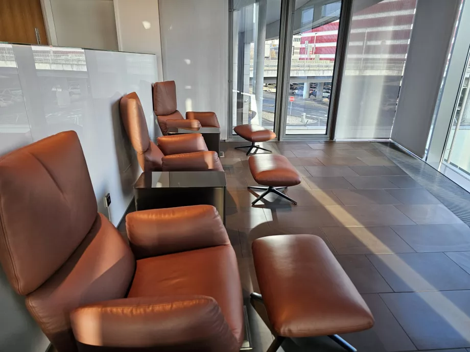 Prostredie salónika - pohodlné sedadlá