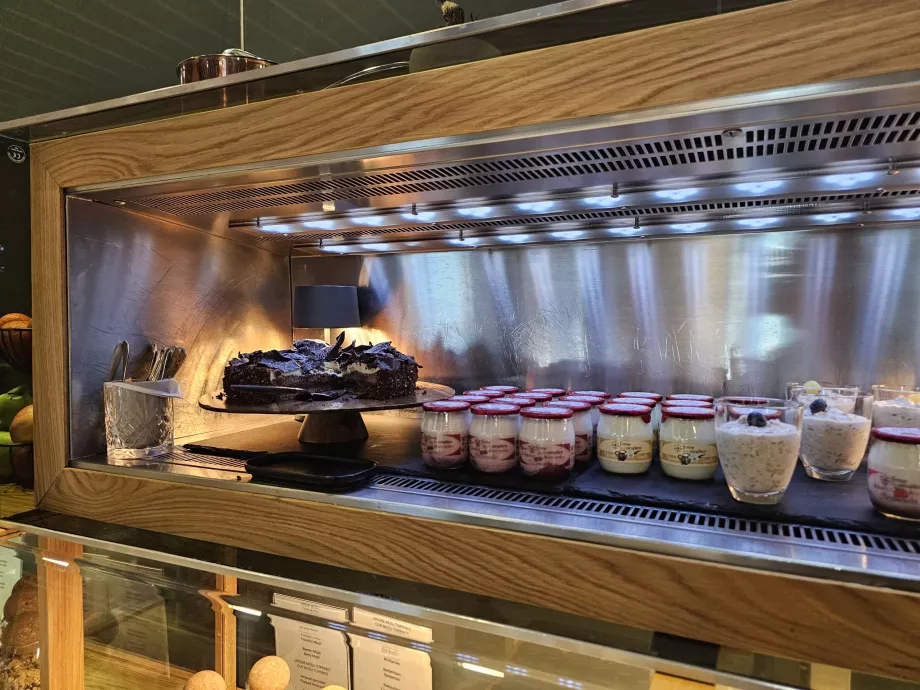 Bufet - jogurt a cereálie