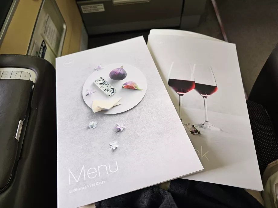 Tlačené menu a vínny lístok