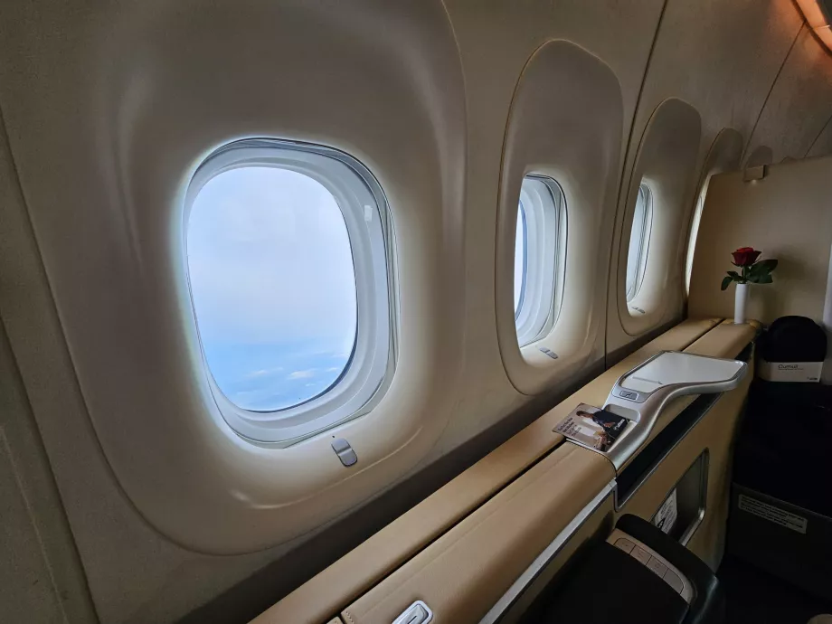 Okná a odkladacie priestory