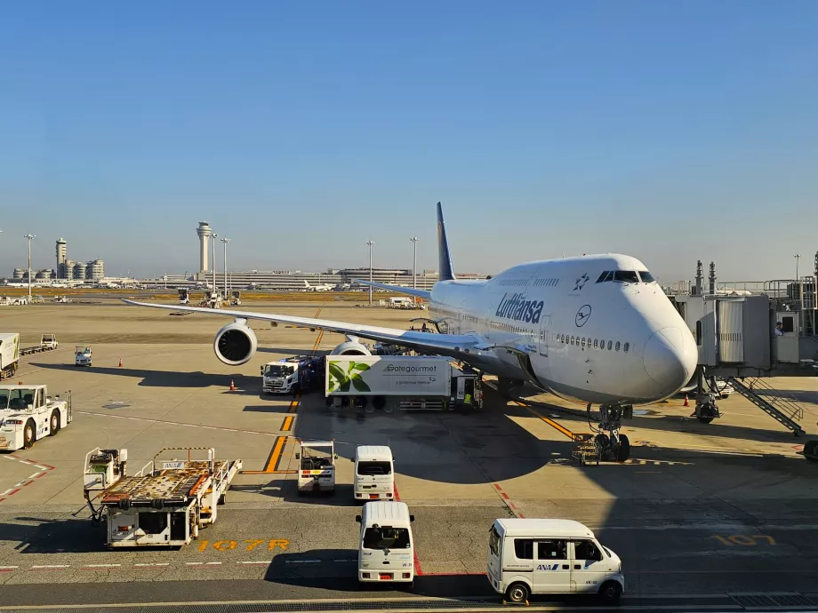 Boeing 747-8 na letisku Haneda