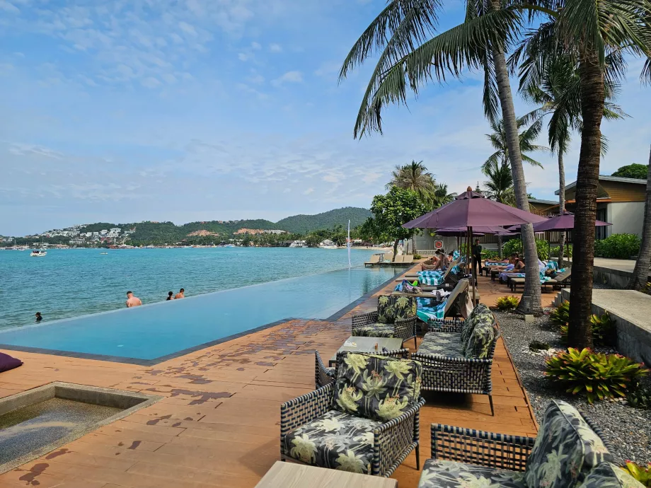 Tropicana Club na pláži Bangrak