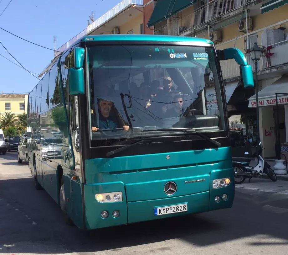 Zelený autobus na Korfu